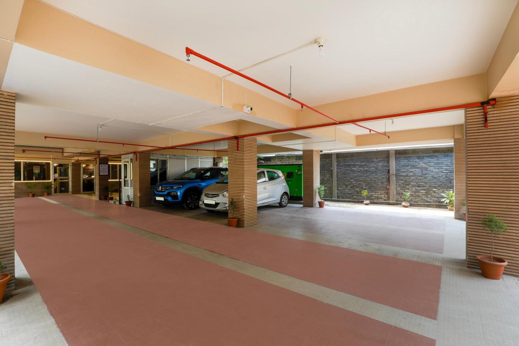 Treebo Urban Oasis Inn Guwahati Luaran gambar
